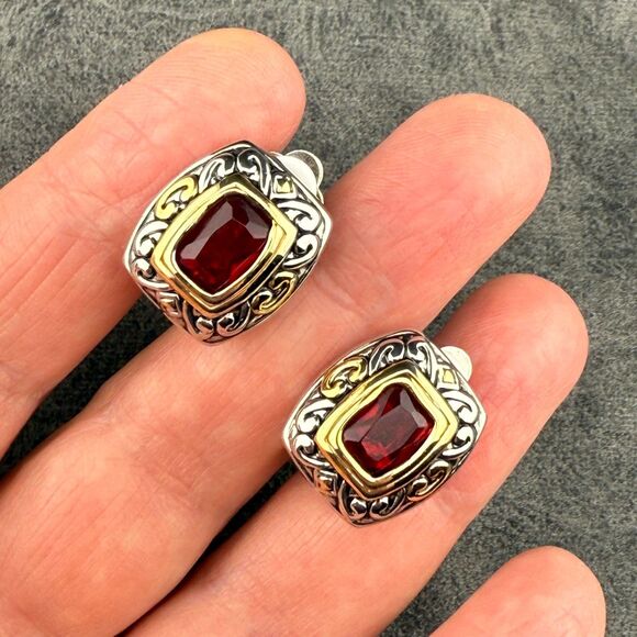 Vintage Costume Gold-Silver-Tone Red Rhinestone Clip On Earrings Unmarked 0.75" - Picture 4 of 10